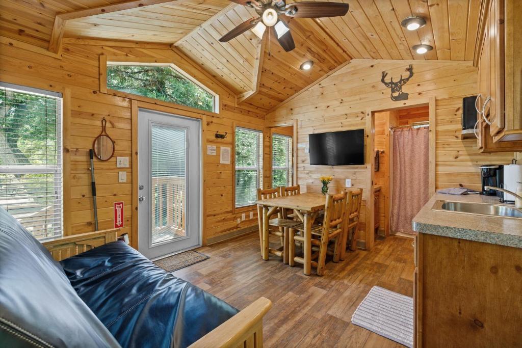 Adorable little cabin 21, Kernville (updated prices 2024)
