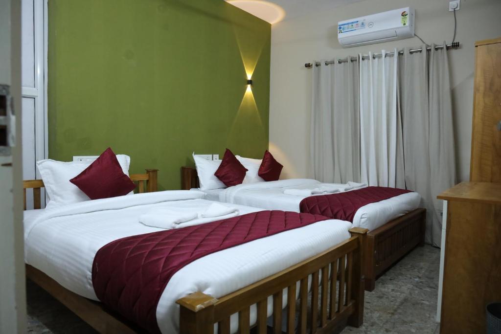 Postel nebo postele na pokoji v ubytování Dreams Paradise Airport Residency