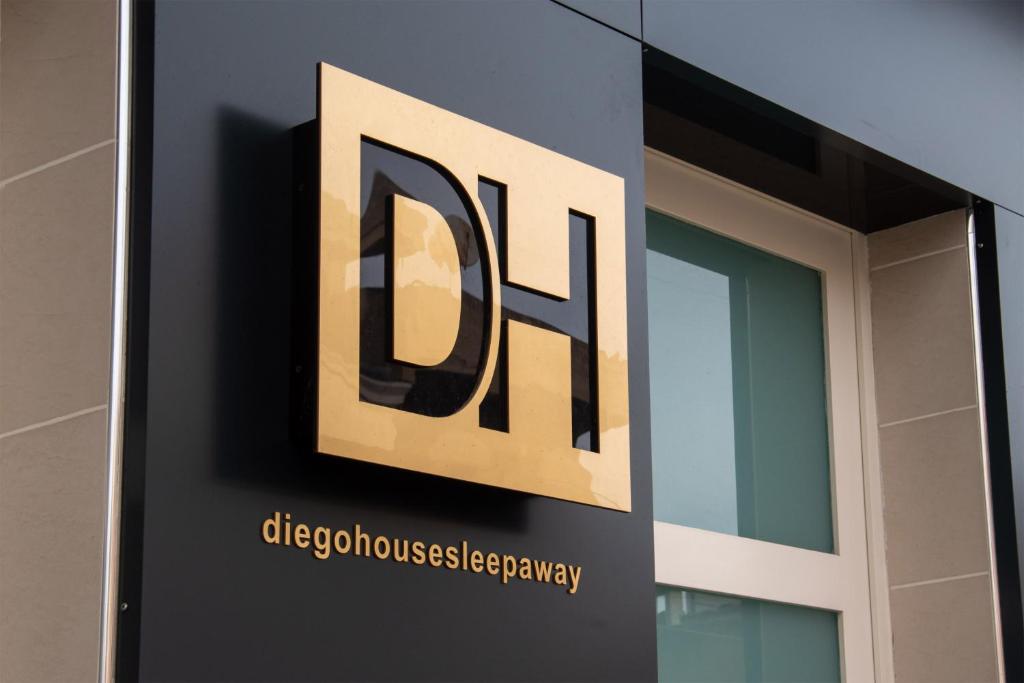 Certifikát, hodnocení, plakát nebo jiný dokument vystavený v ubytování Diegohousesleepaway