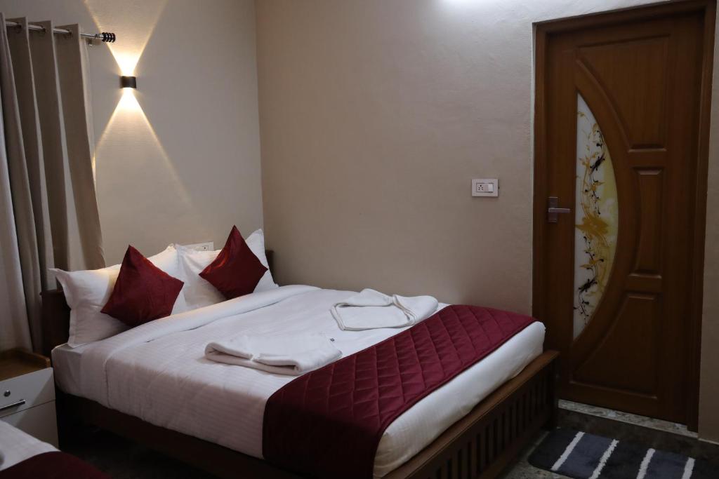 Postel nebo postele na pokoji v ubytování Dreams Paradise Airport Residency