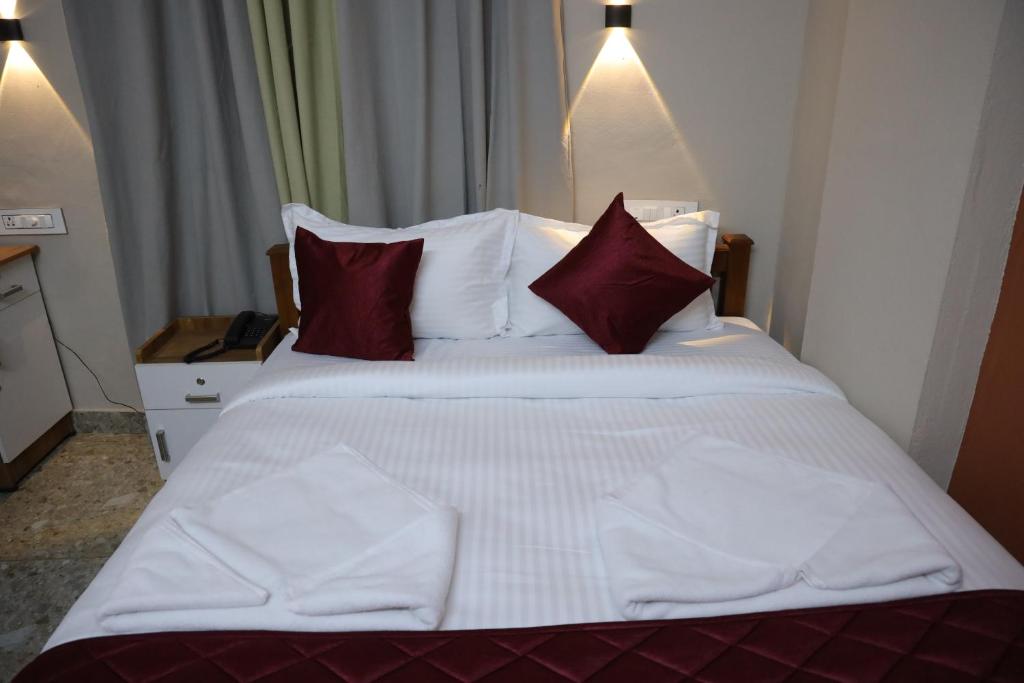 Postel nebo postele na pokoji v ubytování Dreams Paradise Airport Residency