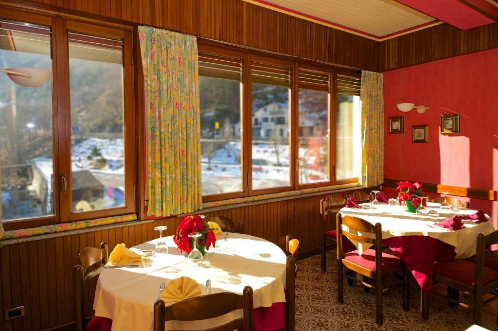 Restaurace v ubytování Albergo Ponte di Nava