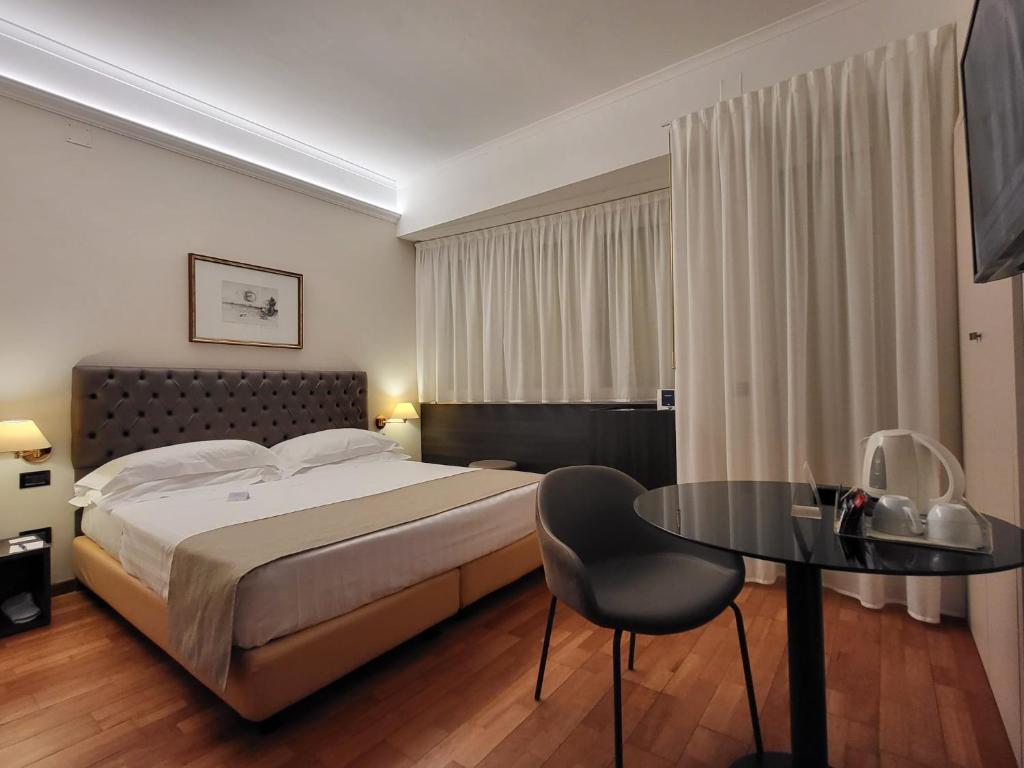 Postel nebo postele na pokoji v ubytování Hotel Plaza