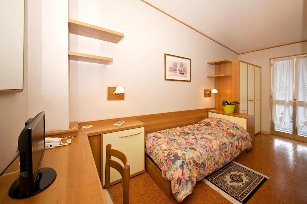 TV a/nebo společenská místnost v ubytování Albergo Ponte di Nava