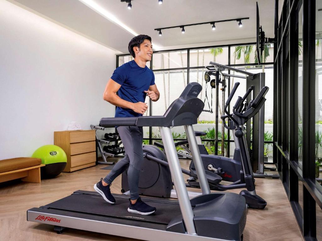 a man on a treadmill in a gym at Hotel Ibis Samui Bophut in Bophut