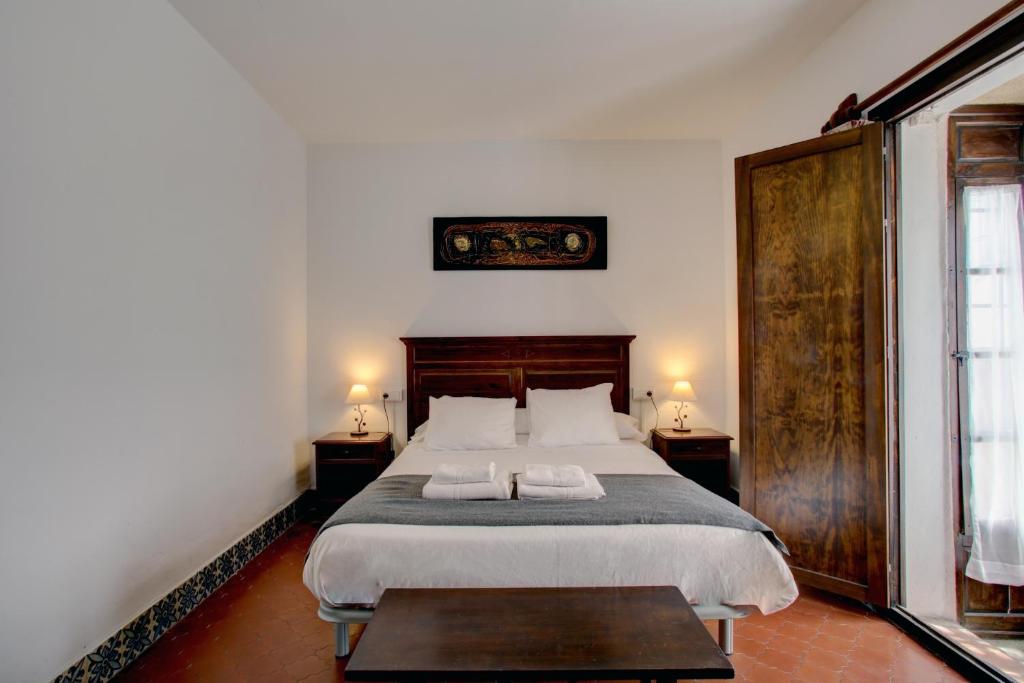Łóżko lub łóżka w pokoju w obiekcie Apartamentos Terrazas del Tajo