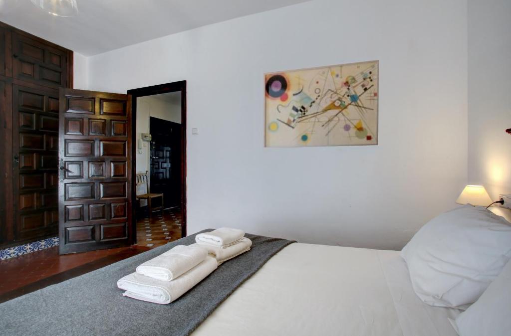 Łóżko lub łóżka w pokoju w obiekcie Apartamentos Terrazas del Tajo