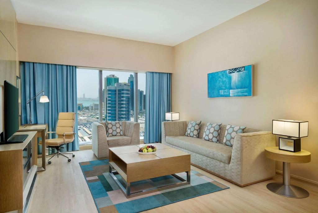 TV a/nebo společenská místnost v ubytování Wyndham Doha West Bay