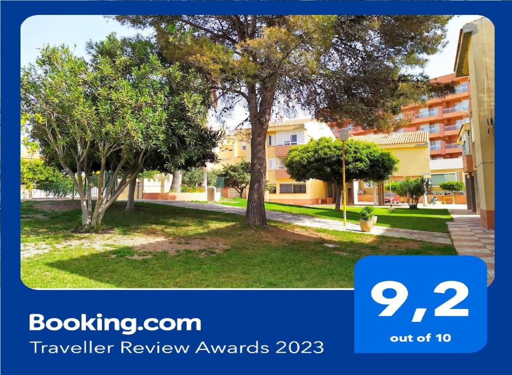 un folleto con una foto de un patio con árboles en Atractivo apartamento en la playa con parking en Roquetas de Mar