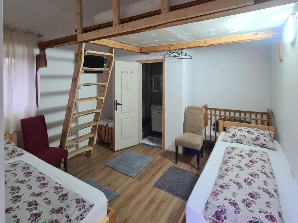 Postel nebo postele na pokoji v ubytování Konak Dobri Potok