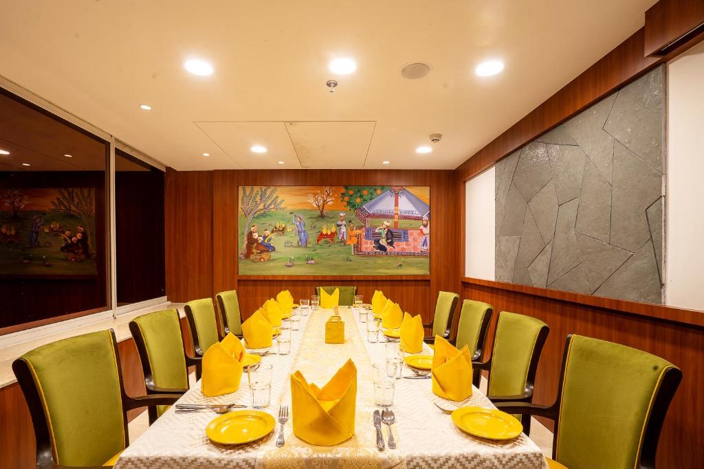 Posezení v ubytování Fortune Park Pushpanjali, Durgapur - Member ITC Hotels' Group
