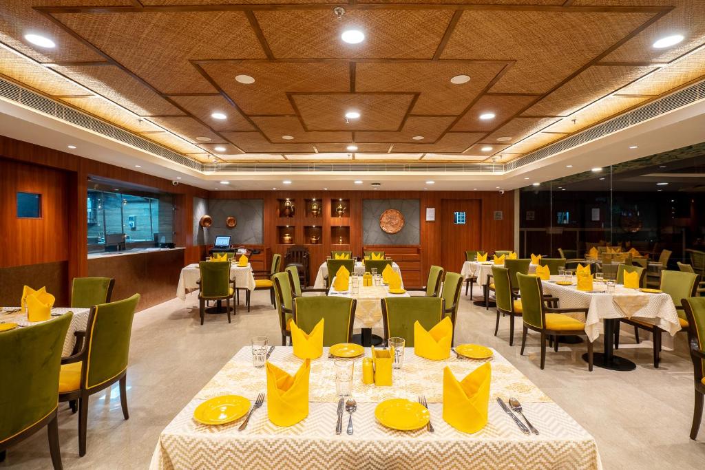 Restaurace v ubytování Fortune Park Pushpanjali, Durgapur - Member ITC Hotels' Group