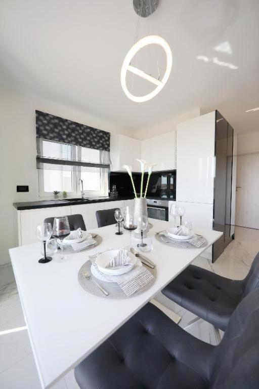 Posedenie v ubytovaní Luxury Majpruz Suites I
