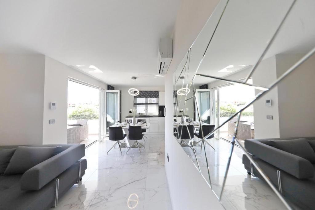 Posedenie v ubytovaní Luxury Majpruz Suites I