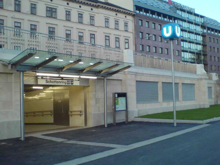 Fotografia z galérie ubytovania Center apt in best area near park & danube 20’to Airport vo Viedni