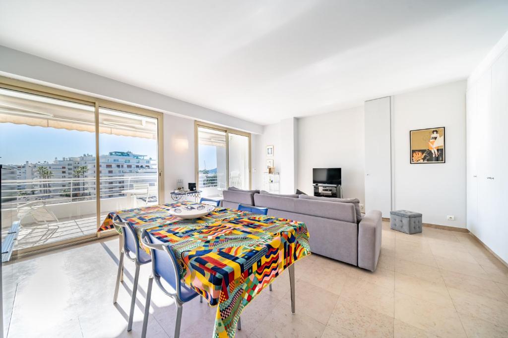 Palm beach- Free Wifi- Parking- Sea View