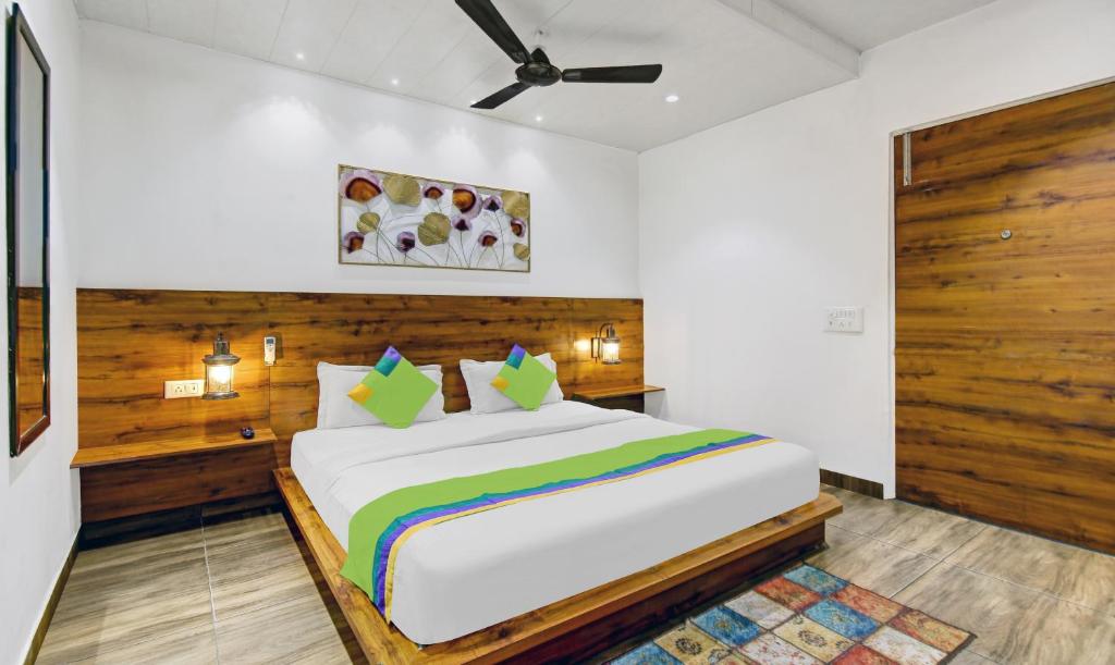 a bedroom with a large white bed in a room at Treebo Trend Prime Elight in New Delhi