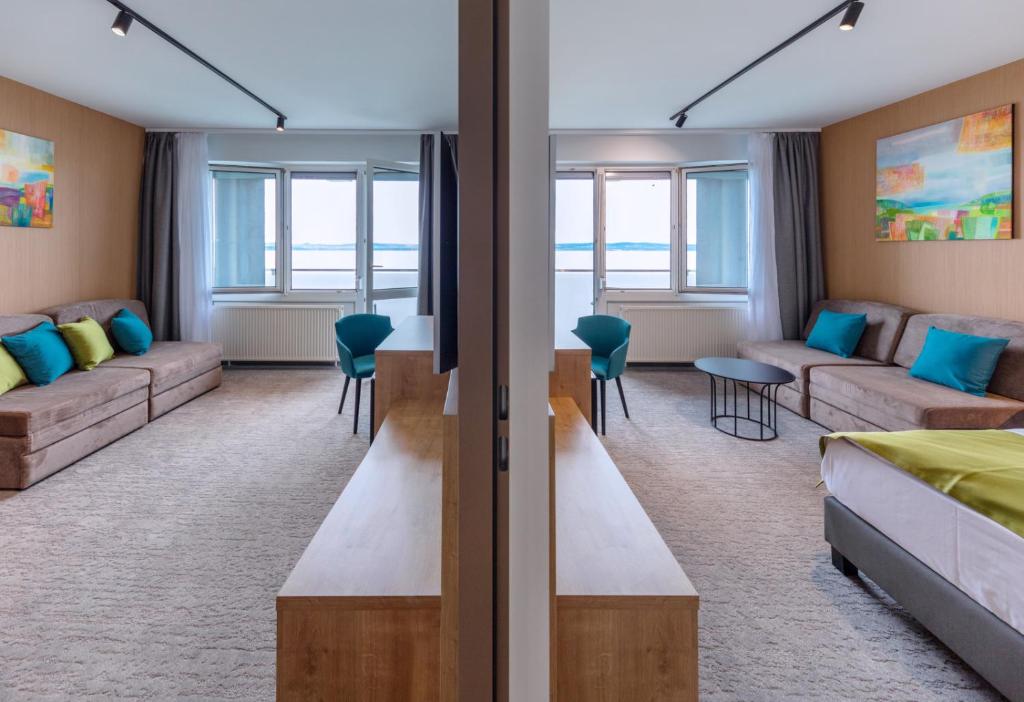 Posezení v ubytování Hotel OTP Balatonszemes