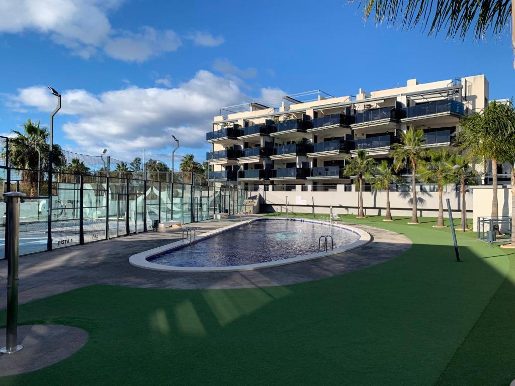 Bazén v ubytovaní Realrent Neo Mediterráneo alebo v jeho blízkosti