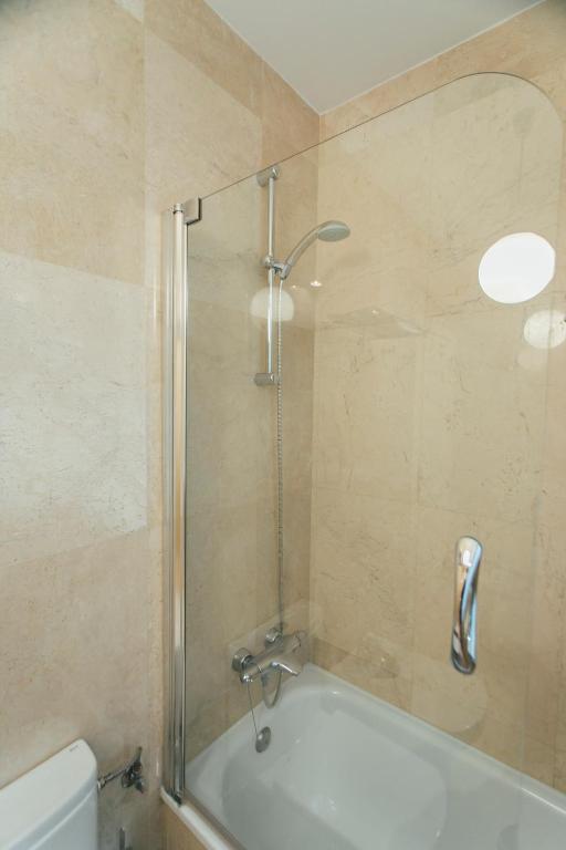 Kúpeľňa v ubytovaní Comfortable duplex- 1Bd 2Bth- Dean Miranda