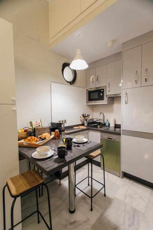 Kuchyňa alebo kuchynka v ubytovaní Comfortable duplex- 1Bd 2Bth- Dean Miranda