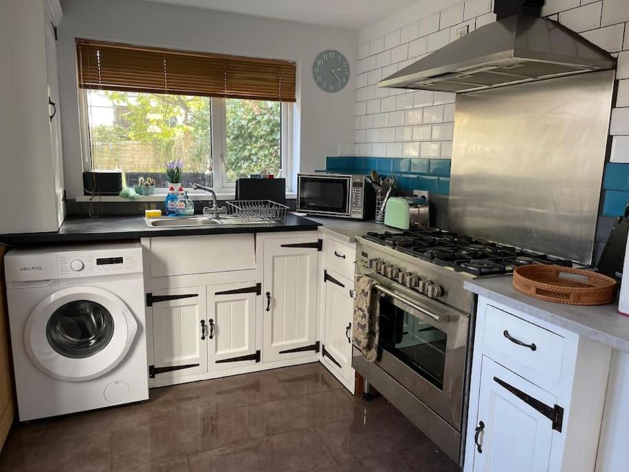 Gorgeous Home within Cardiff City Centre, Cardiff – Updated 2023