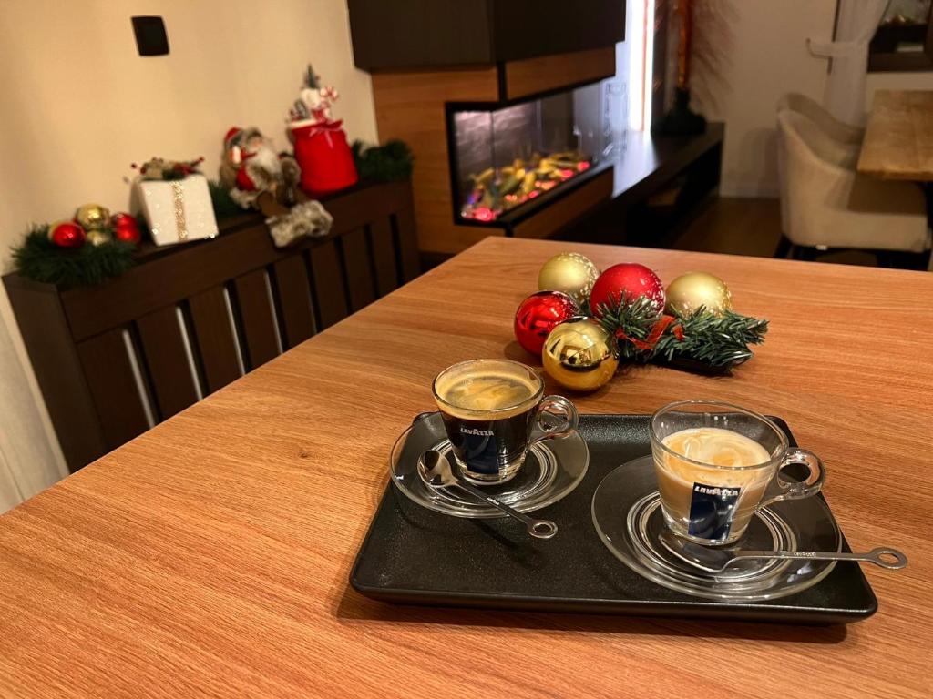 Příslušenství pro přípravu čaje a kávy v ubytování Villa Inverno & Spa