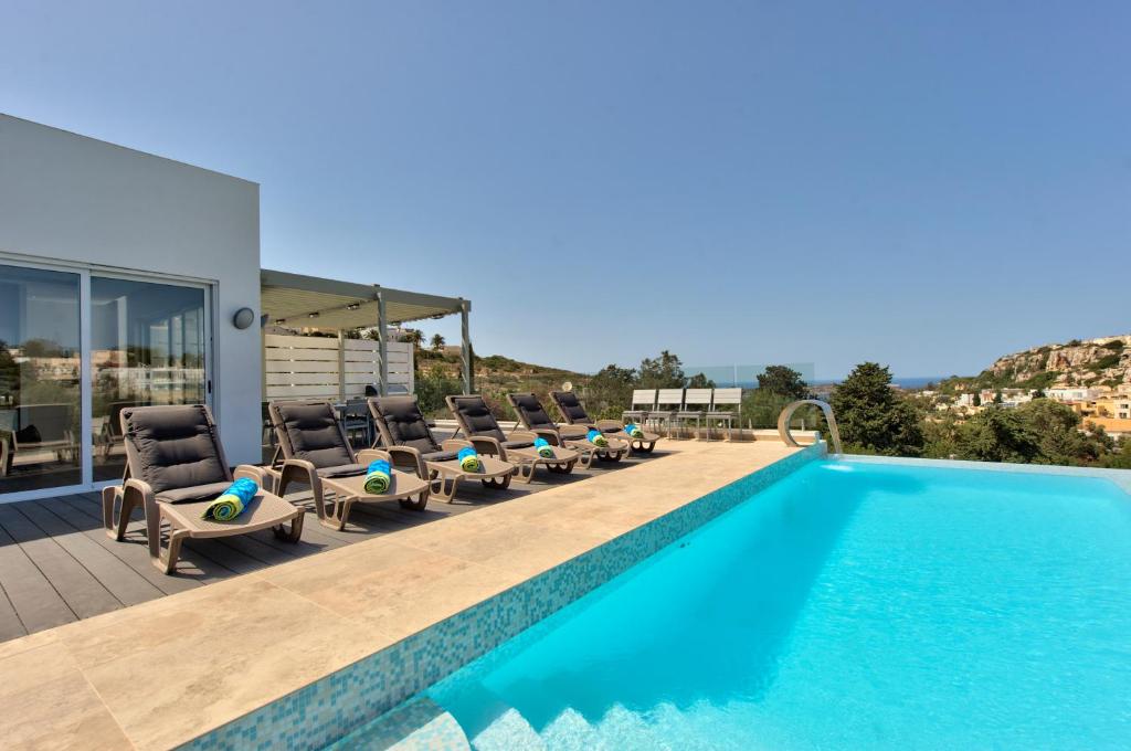 Бассейн в Maltese Luxury Villas - Sunset Infinity Pools, Indoor Heated Pools and More! или поблизости