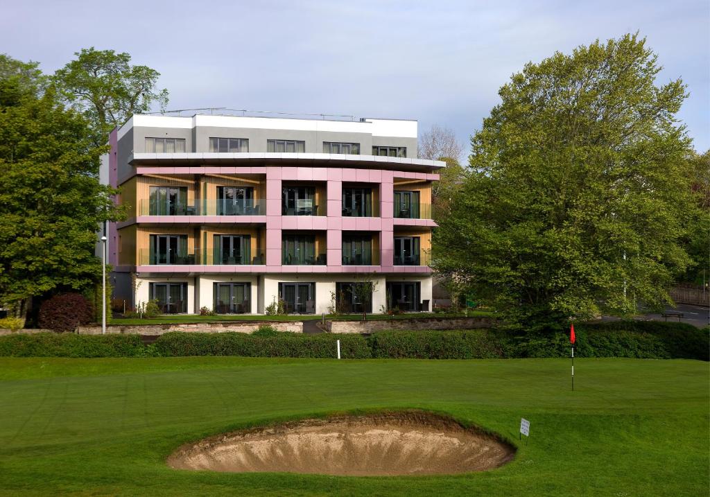 Golf v hotelu nebo okolí