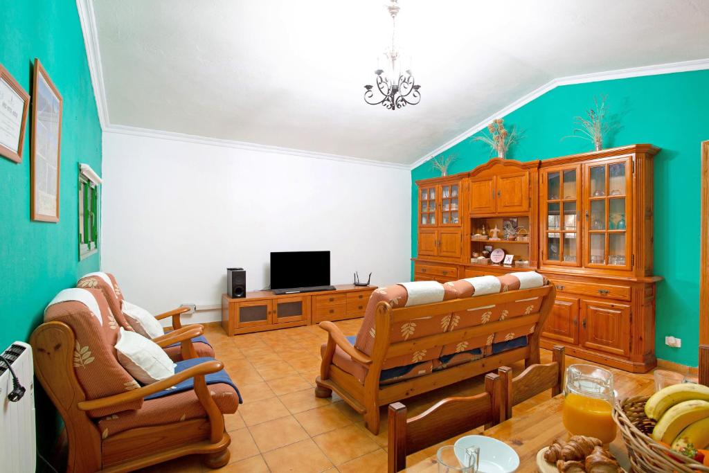A television and/or entertainment centre at Finca Tropical