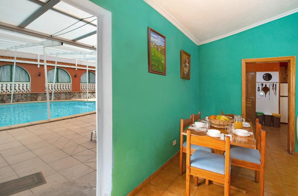 The swimming pool at or close to Finca Tropical