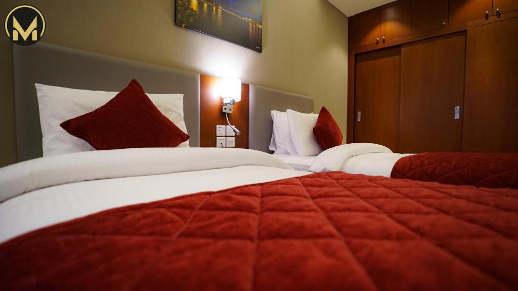 Postel nebo postele na pokoji v ubytování Muscat Express Hotel