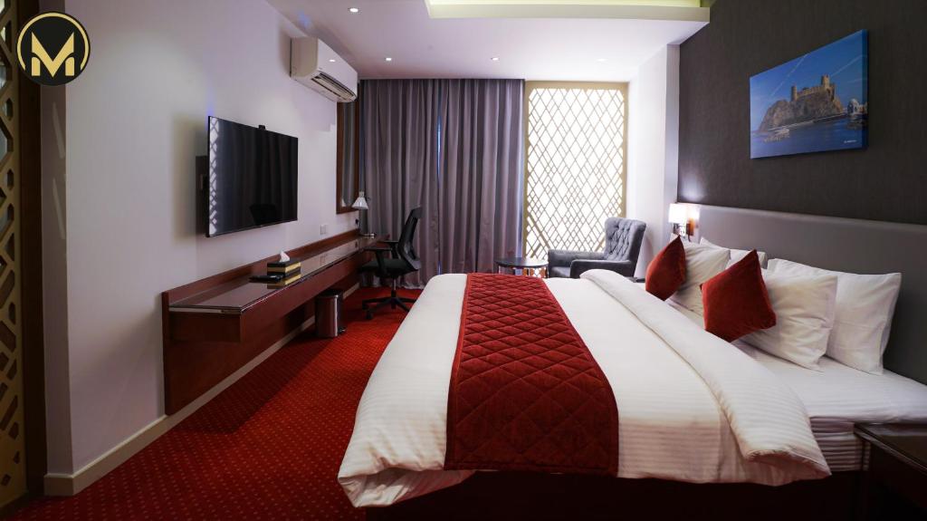 Postel nebo postele na pokoji v ubytování Muscat Express Hotel