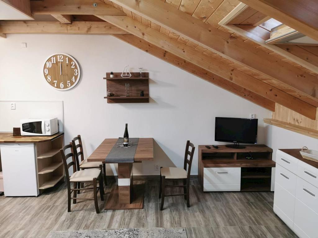 Kuchyň nebo kuchyňský kout v ubytování Apartmány Nová duha Vavřinec