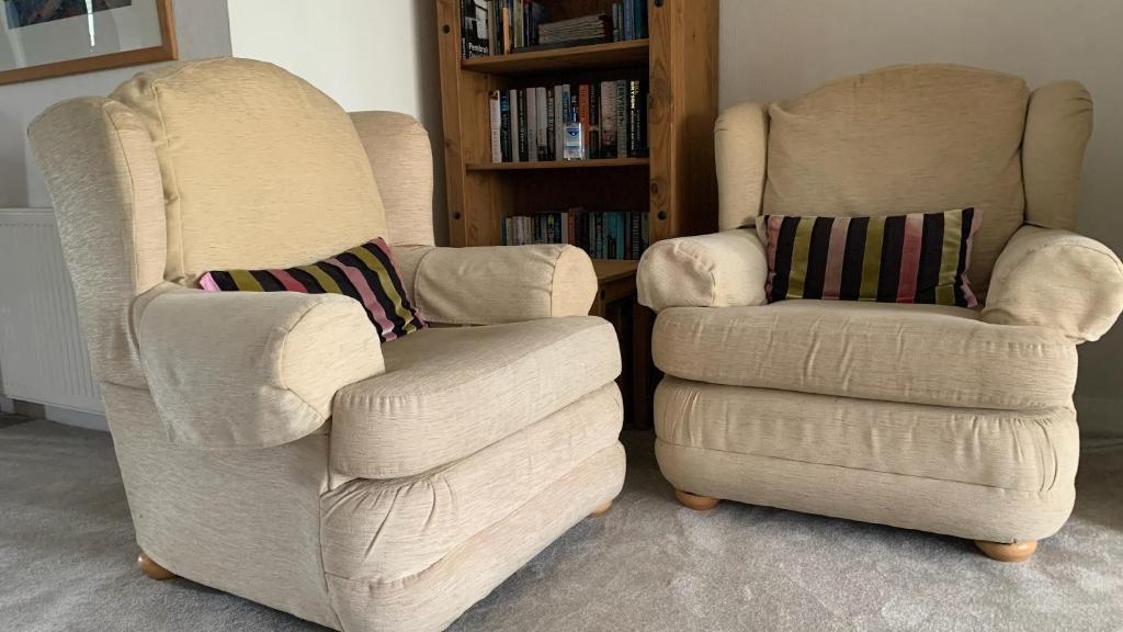 two chairs sitting next to each other in a living room at Ramsey House - Luxury Licensed B&B - Parking and Guest Lounge in St. Davids