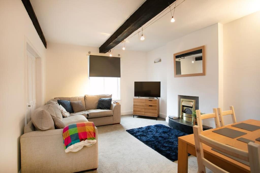 TV a/nebo společenská místnost v ubytování Central 4 Bedroom House