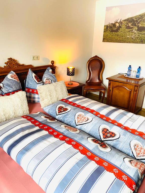 Postel nebo postele na pokoji v ubytování Steinbock Bed & Breakfast