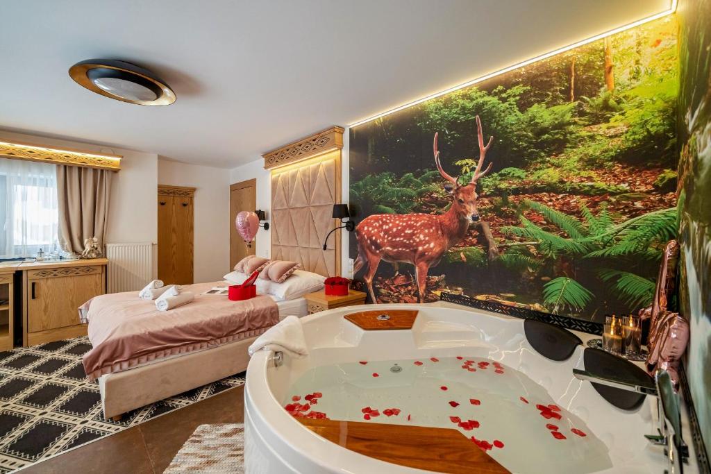 Postel nebo postele na pokoji v ubytování Serce Tatr Residence Zakopane - blisko Krupówek