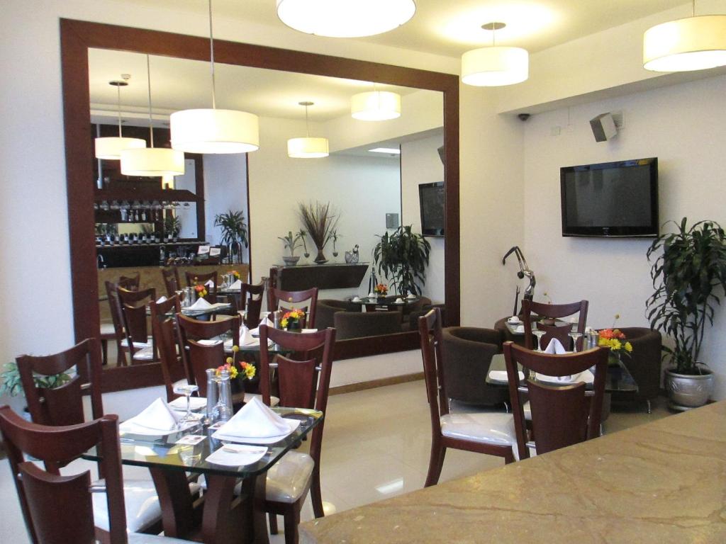 TV a/nebo společenská místnost v ubytování Hotel Platinum Suite