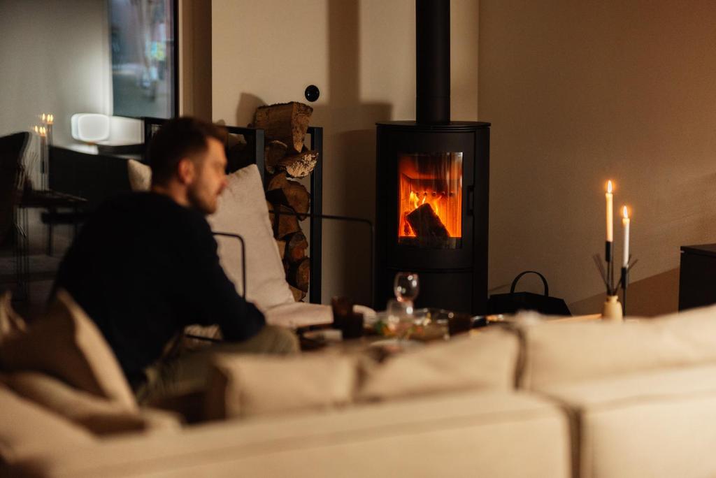 Televízia a/alebo spoločenská miestnosť v ubytovaní KuJezioru