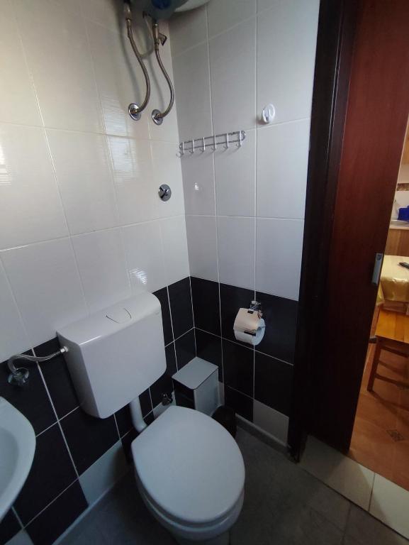 Koupelna v ubytování Apartments Blago Sutomore