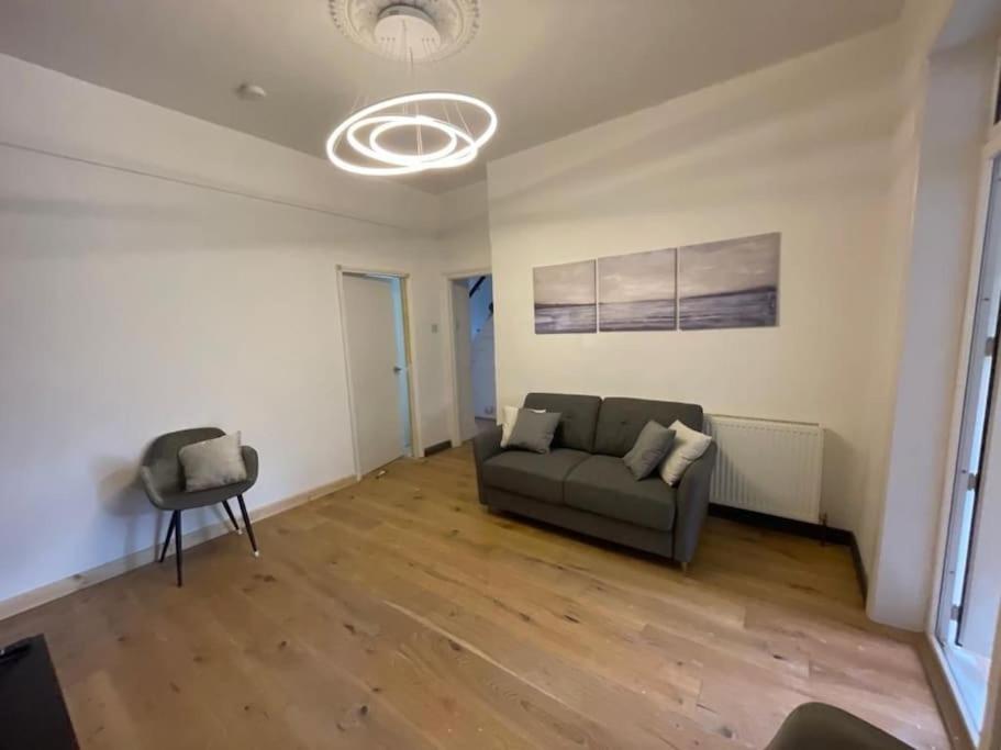 Home in Ilford, Seven Kings (updated prices 2024)