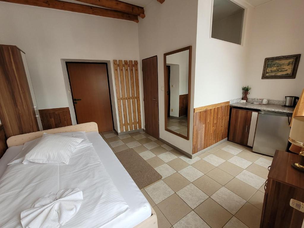 Postel nebo postele na pokoji v ubytování Hotel Koruna