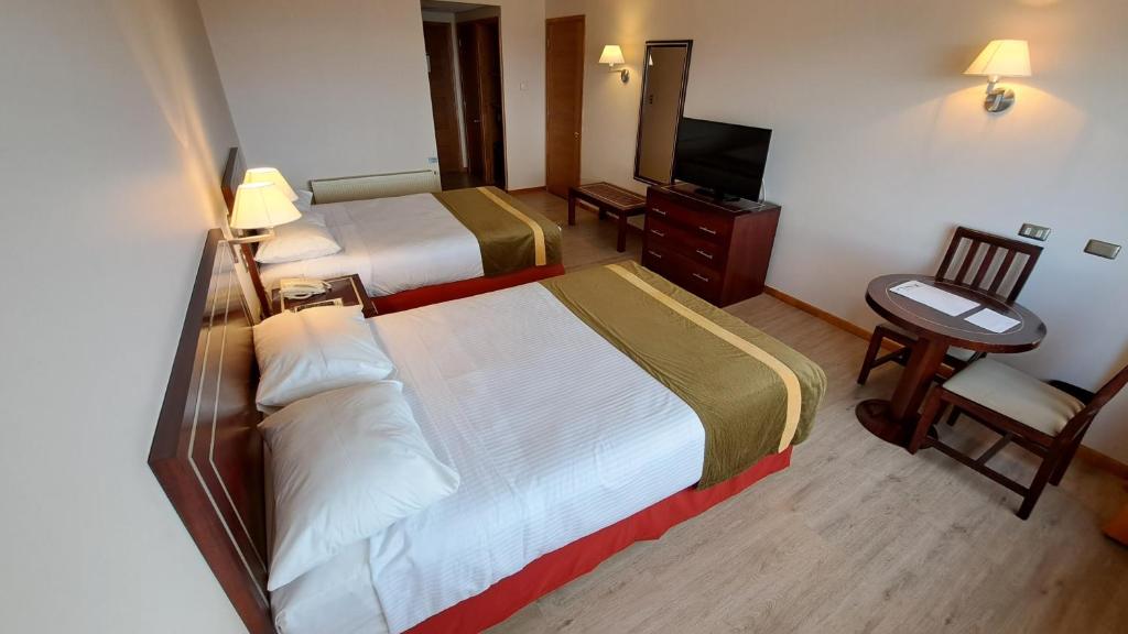Postel nebo postele na pokoji v ubytování Hotel Diego de Almagro Punta Arenas