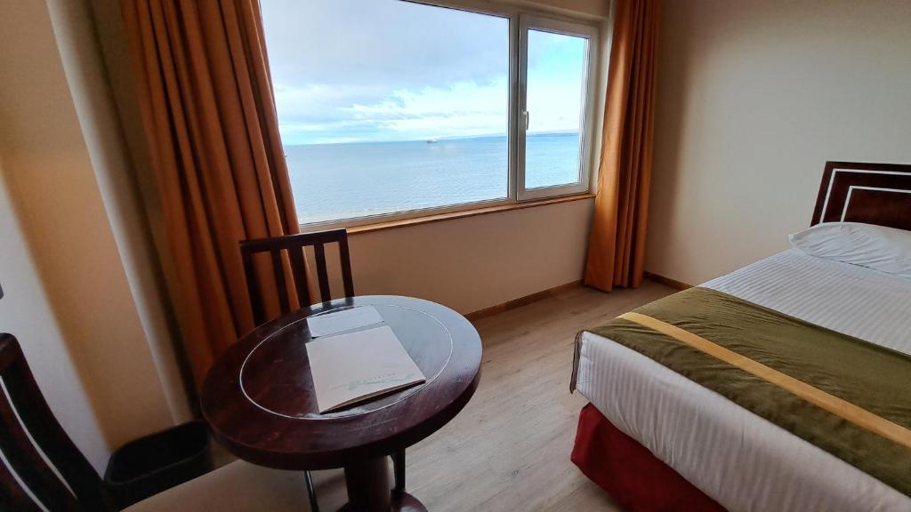 Postel nebo postele na pokoji v ubytování Hotel Diego de Almagro Punta Arenas