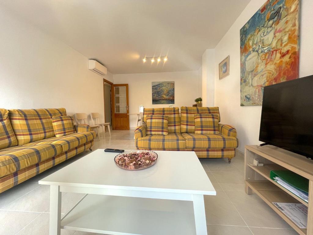 A television and/or entertainment centre at Marbi