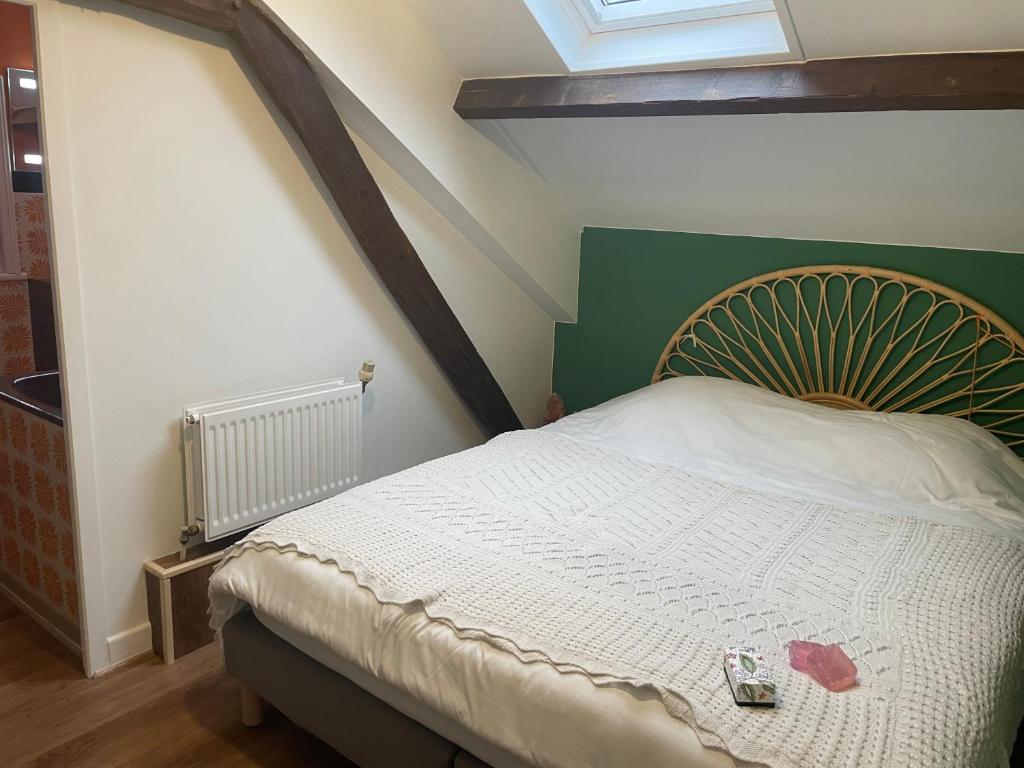 מיטה או מיטות בחדר ב-Clos du Bois de Gattigny