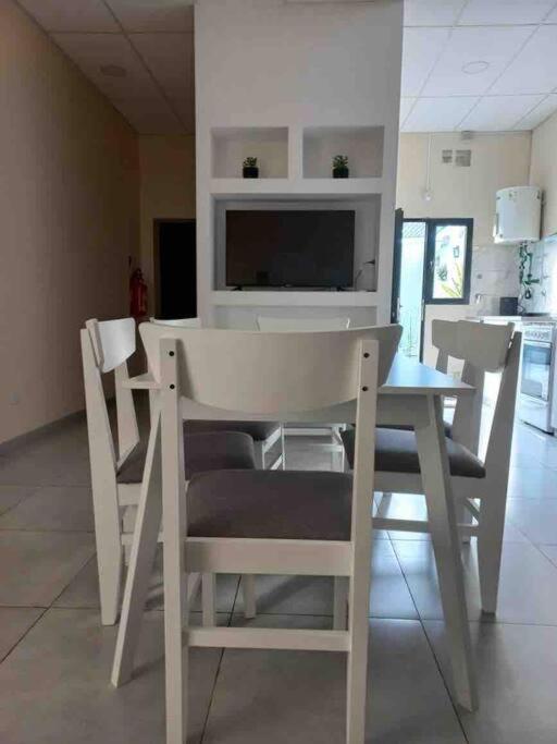 Casa moderna y amplia con patio y cochera techada