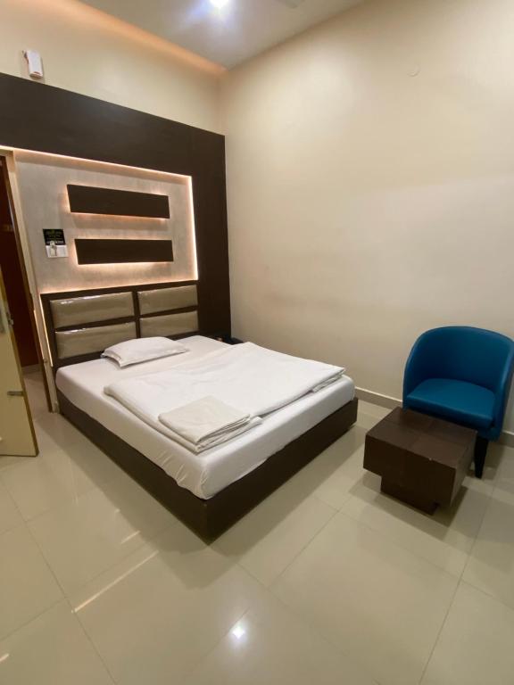 Postel nebo postele na pokoji v ubytování Greens Suite - Business Class Hotel - Opposite Ripon Building