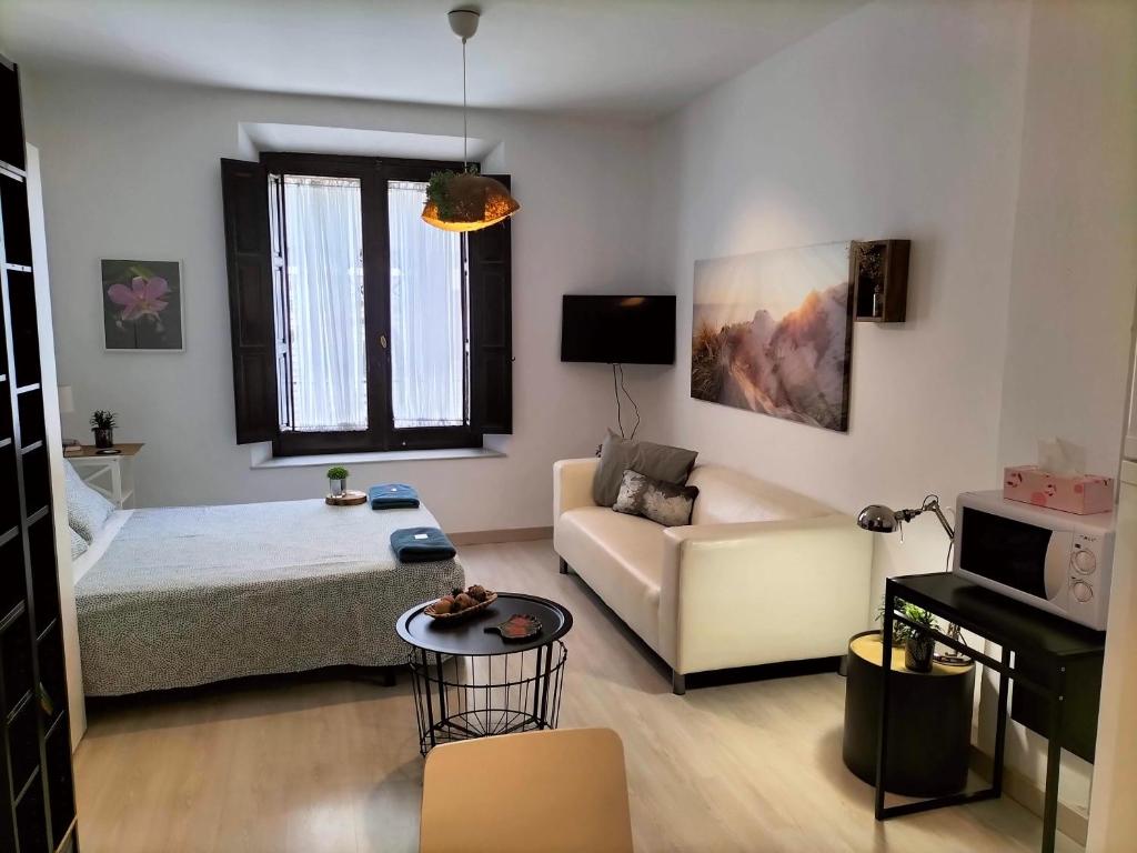Casa Montalbán Apartamentos Turísticos - Studio Apartment - Calle Frailes 28